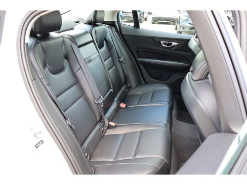 Used 2020 Volvo S60 T6 Momentum AWD/4WD image 28