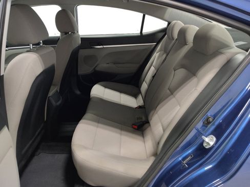 Used 2019 Hyundai Elantra SE FWD image 18