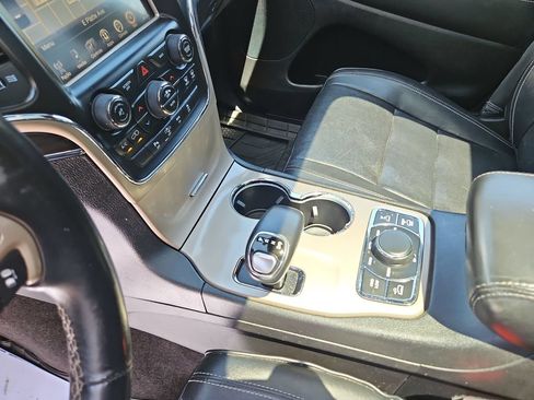 Used 2015 Jeep Grand Cherokee Overland w/ Advanced Technology Group AWD/4WD image 25