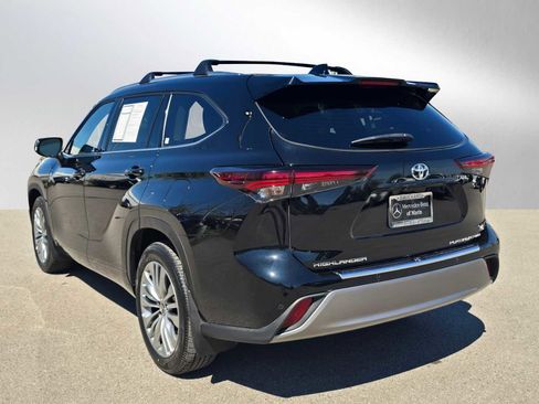 Used 2024 Toyota Highlander Platinum image 5