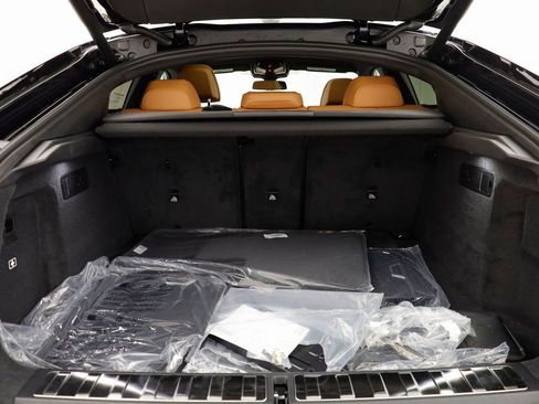 New 2026 BMW X6 xDrive40i w/ Climate Comfort Package image 17