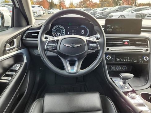 Used 2025 Genesis G70 2.5T image 6