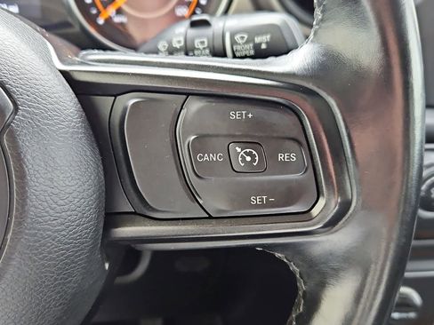 Used 2018 Jeep Wrangler Unlimited Sport S AWD/4WD image 24