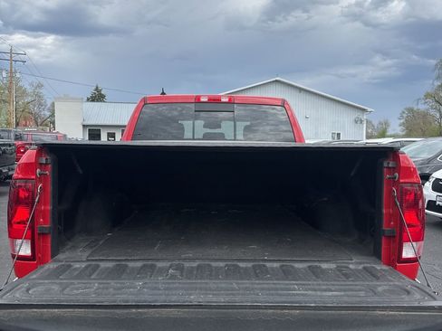 Used 2020 RAM 1500 Classic SLT w/ Luxury Group RWD image 24