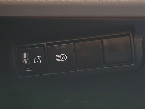 Used 2024 Toyota Corolla Cross XLE image 19