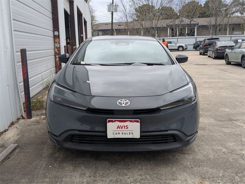 Used 2025 Toyota Prius LE image 2