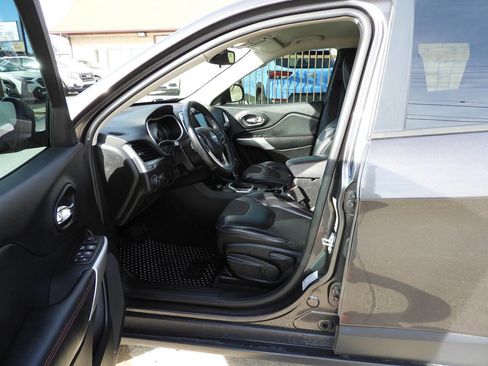 Used 2017 Jeep Cherokee Trailhawk w/ Cold Weather Group image 12