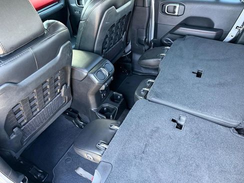 Used 2020 Jeep Gladiator Rubicon w/ Cold Weather Group AWD/4WD image 17