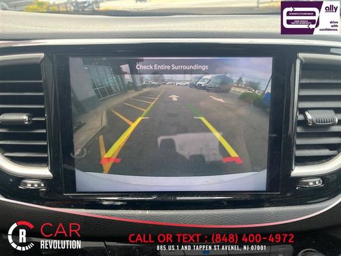 Used 2023 Chrysler Pacifica Touring-L FWD image 21