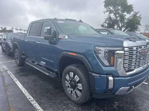 New 2026 GMC Sierra 2500 Denali w/ Denali Reserve Package image 3