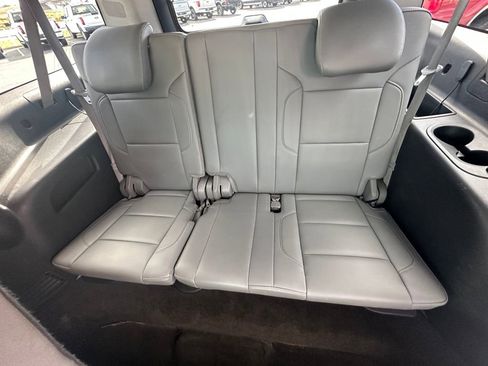 Used 2015 Chevrolet Suburban LT image 19