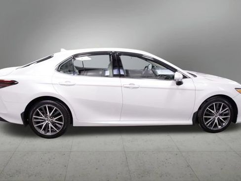 Used 2023 Toyota Camry XLE image 6