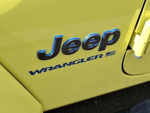Used 2024 Jeep Wrangler Unlimited w/ Convenience Group AWD/4WD image 9