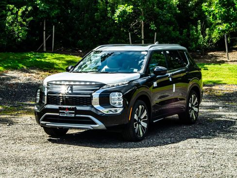 New 2025 Mitsubishi Outlander AWD image 1