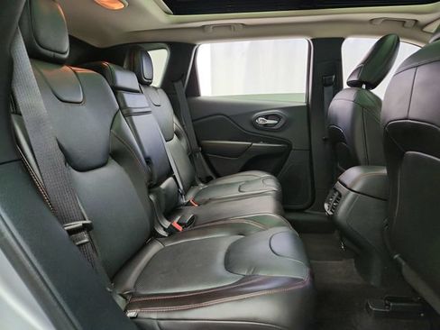 Used 2016 Jeep Cherokee Trailhawk w/ Comfort/Convenience Group AWD/4WD image 33
