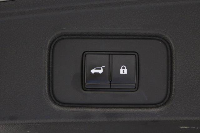 Certified 2023 Nissan Pathfinder SL w/ Black Appearance Package FWD image 19