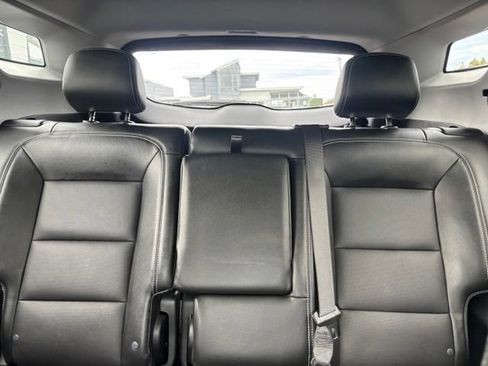Used 2023 GMC Terrain SLT AWD/4WD image 12