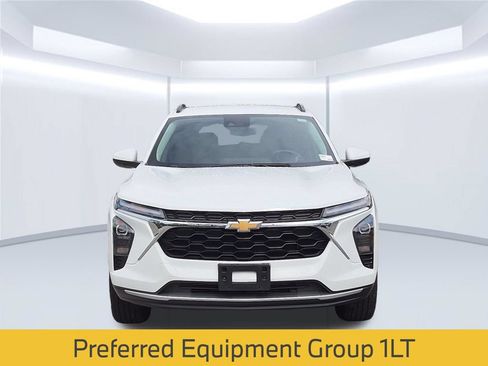 Used 2025 Chevrolet Trax LT w/ LT Convenience Package FWD image 12