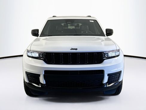 Used 2023 Jeep Grand Cherokee L Laredo image 2