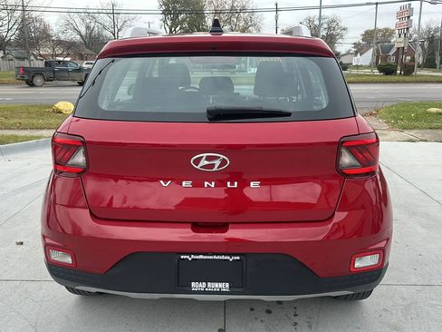 Used 2022 Hyundai Venue SEL image 6