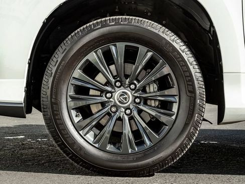 Used 2023 Lexus GX 460 Premium w/ Accessory Package AWD/4WD image 11