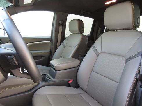 Used 2024 Chevrolet Colorado ZR2 w/ ZR2 Convenience Package III AWD/4WD image 17