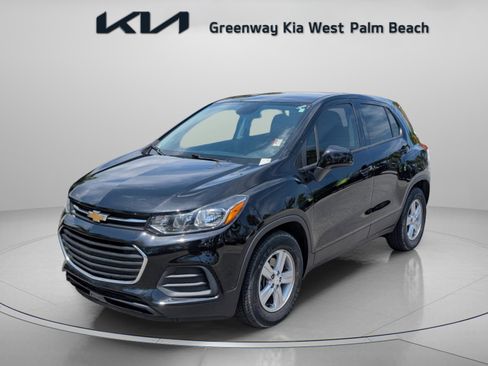 Used 2022 Chevrolet Trax LS w/ Tint and Cruise Package image 3