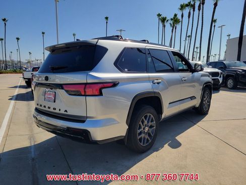 Certified 2024 Toyota Sequoia Platinum AWD/4WD image 4