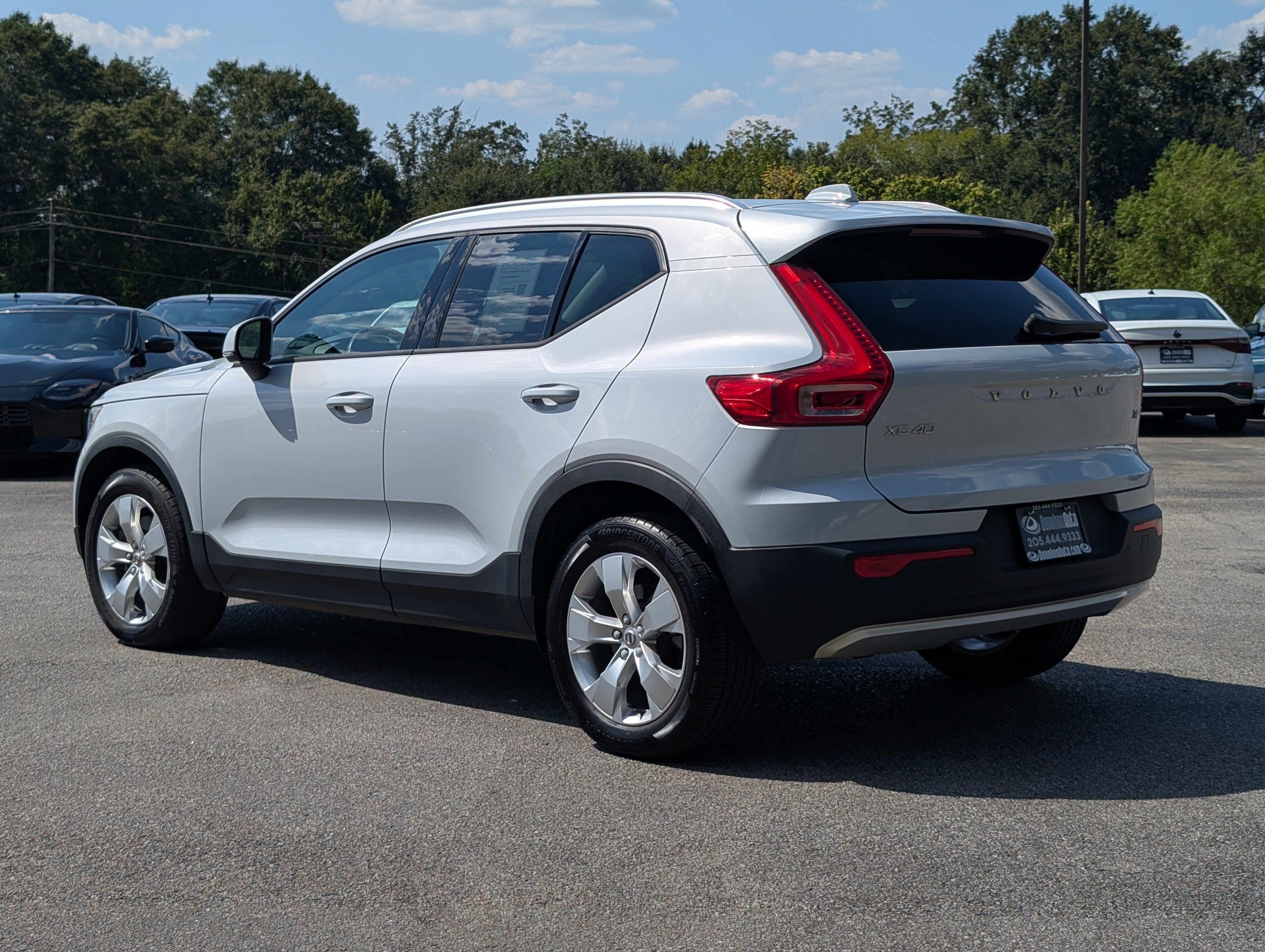 Used 2021 Volvo XC40 T4 Momentum FWD image 7