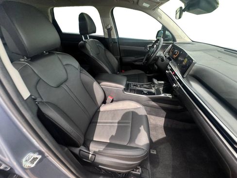 Used 2025 Kia Sorento S AWD/4WD image 15