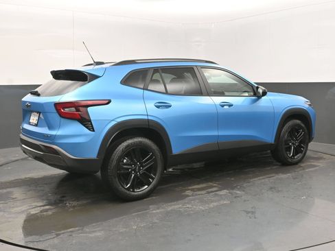 Used 2025 Chevrolet Trax ACTIV FWD image 9