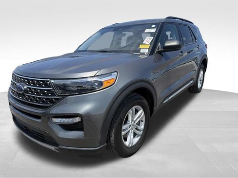 Used 2024 Ford Explorer XLT w/ Equipment Group 202A AWD/4WD image 13