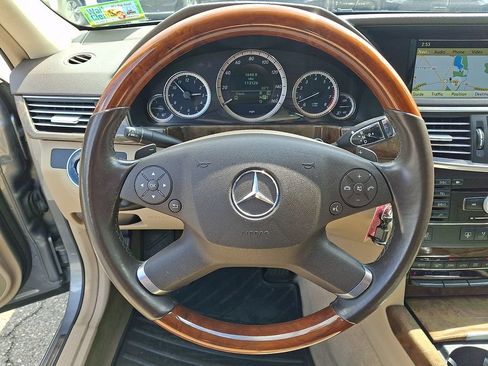 Used 2010 Mercedes-Benz E 350 4MATIC Sedan image 20