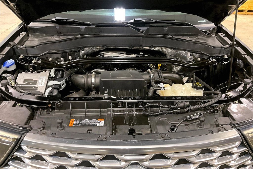 Used 2020 Ford Explorer Platinum AWD/4WD image 32