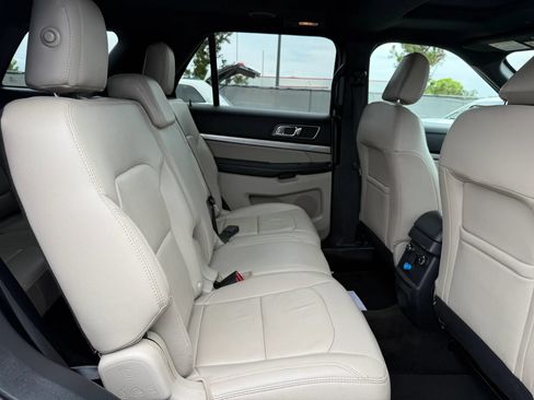 Used 2018 Ford Explorer XLT w/ Equipment Group 202A AWD/4WD image 20