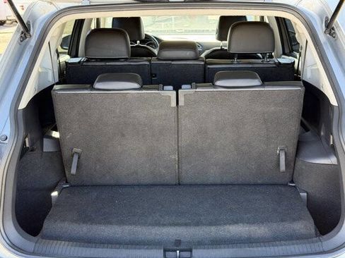 Used 2021 Volkswagen Tiguan SE image 23