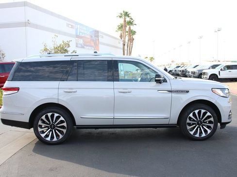 Certified 2023 Lincoln Navigator Reserve AWD/4WD image 7