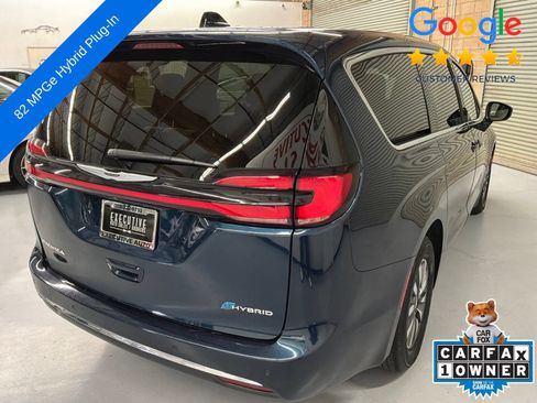 Used 2023 Chrysler Pacifica Touring-L FWD image 5