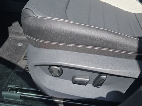 New 2026 Volkswagen Taos SEL AWD/4WD image 9