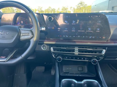 Used 2024 Chevrolet Traverse RS w/ LPO, Floor Liner Package FWD image 17