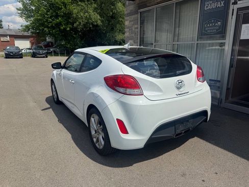 Used 2017 Hyundai Veloster FWD image 3