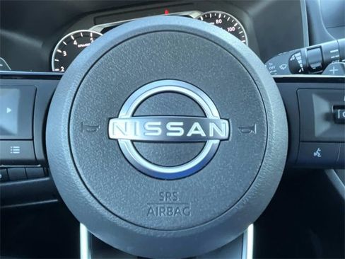 Used 2022 Nissan Rogue SV image 32