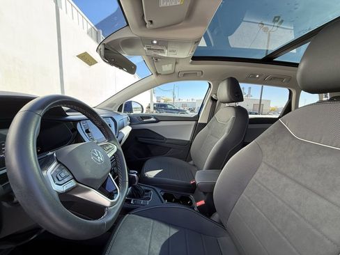 Certified 2024 Volkswagen Taos SE image 5