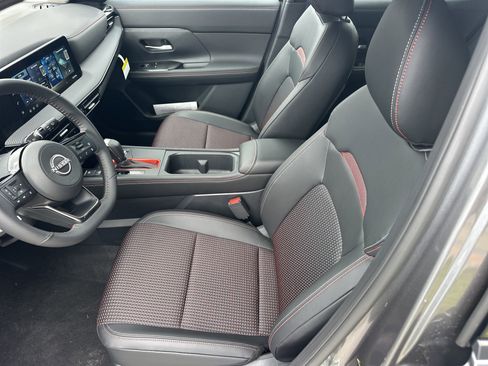New 2026 Nissan Kicks SR FWD image 18