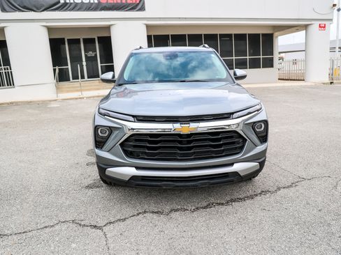 Used 2025 Chevrolet TrailBlazer LT AWD/4WD image 3