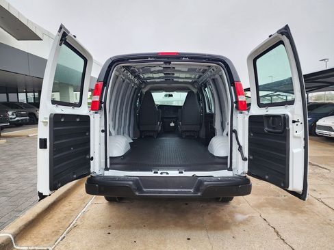 New 2026 GMC Savana 2500 RWD image 43