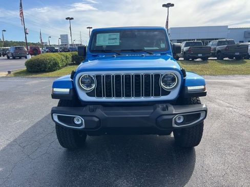 New 2026 Jeep Wrangler Unlimited Sahara AWD/4WD image 3