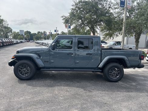 New 2025 Jeep Gladiator Sport image 2