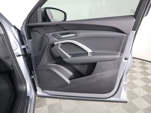 Used 2025 Audi Q5 Premium w/ Convenience Package image 27