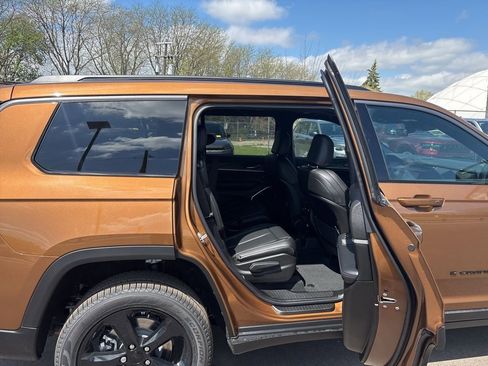 New 2026 Jeep Grand Cherokee L Limited AWD/4WD image 16